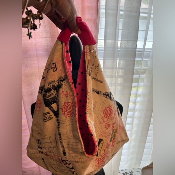 Reversible shoulder/tote. - Picture 2 of 3